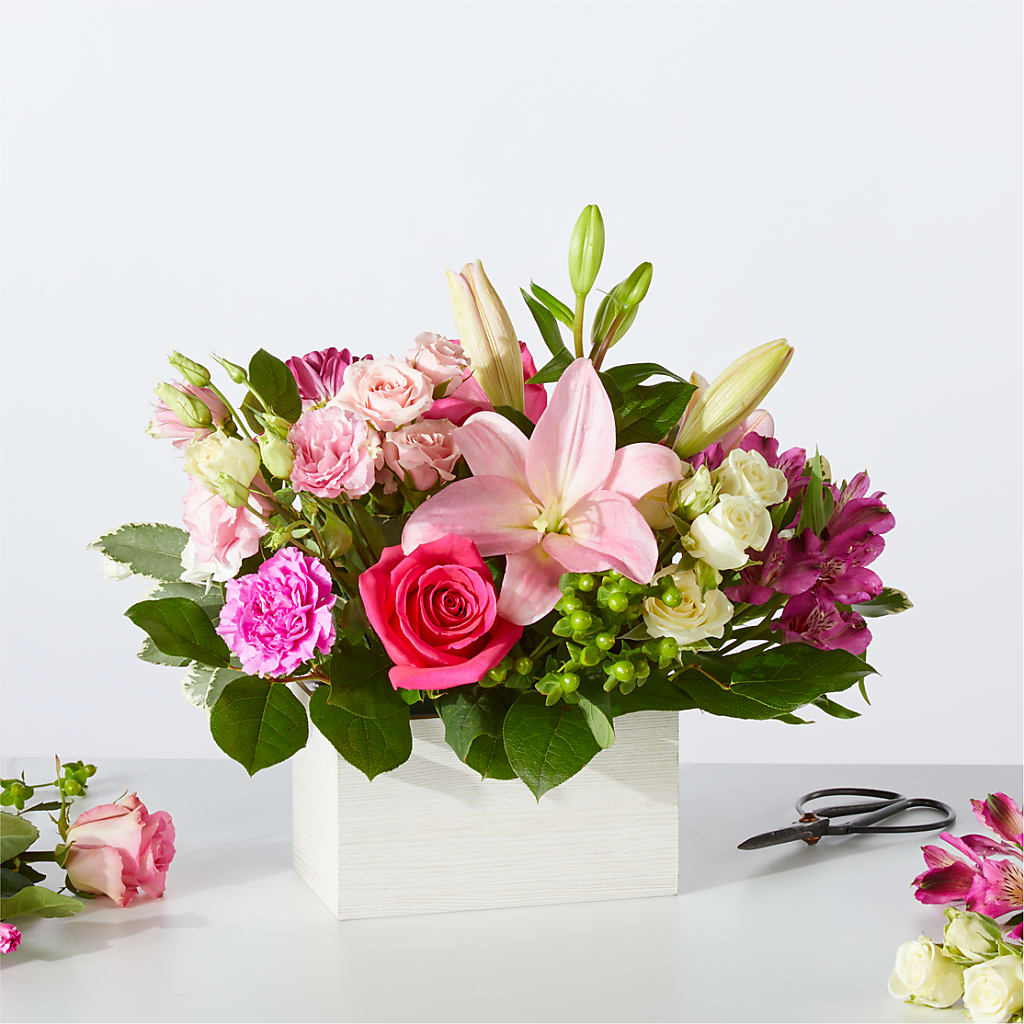 Sweetberry Box – A Florist Original – Fleuriste Ampleman Florist Enr, Chateauguay PQ