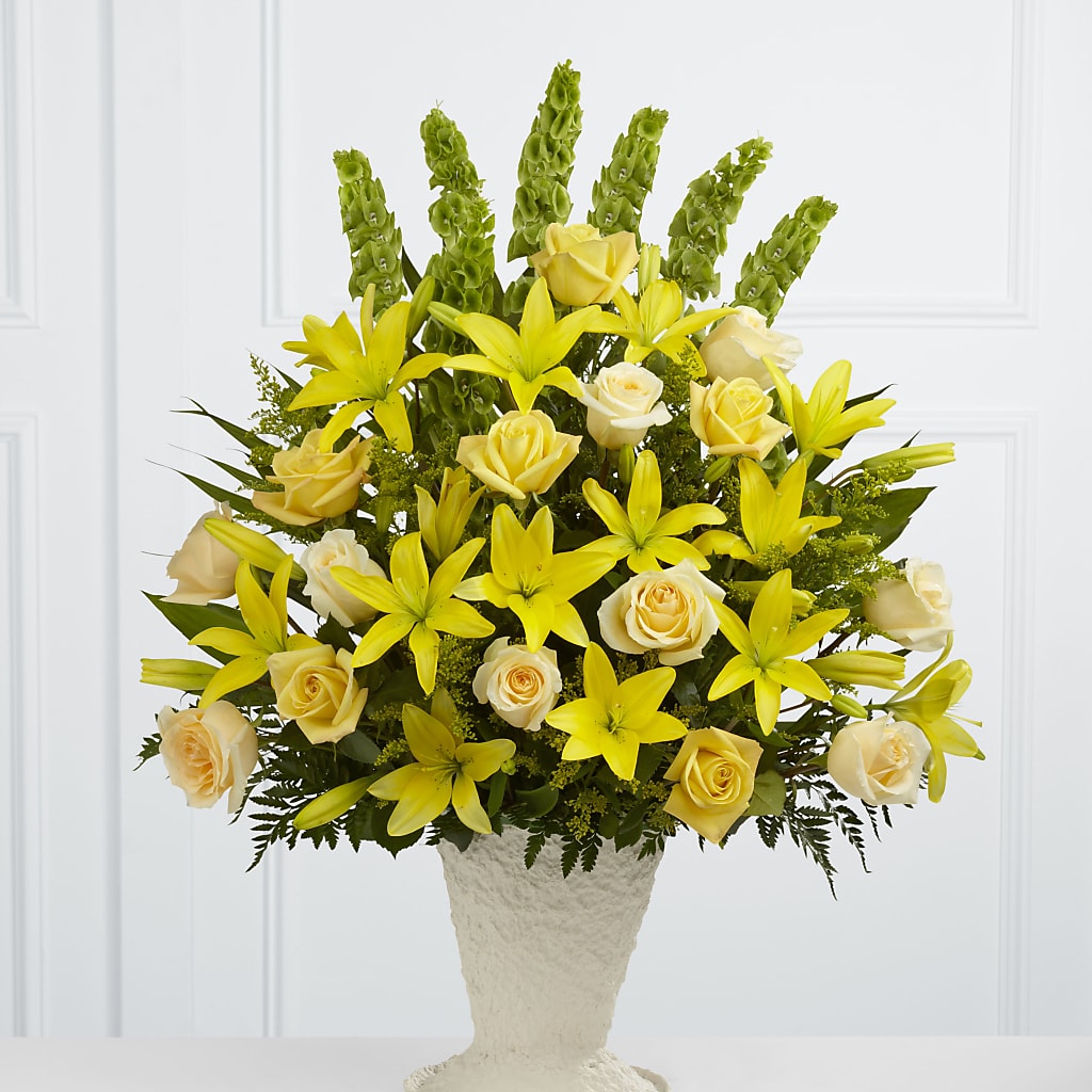 Golden Memories Arrangement – Fleuriste Ampleman Florist Enr, Chateauguay PQ