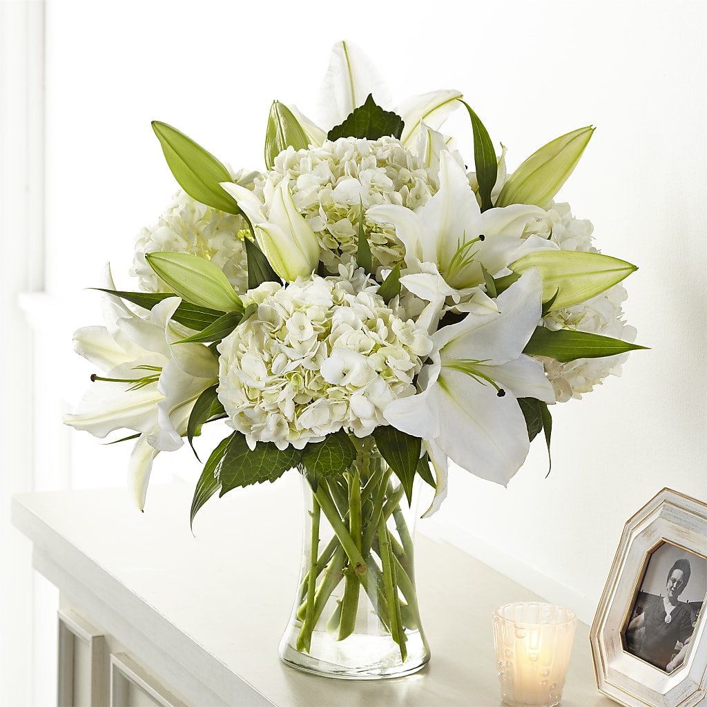 Compassionate Lily Bouquet – Fleuriste Ampleman Florist Enr, Chateauguay PQ