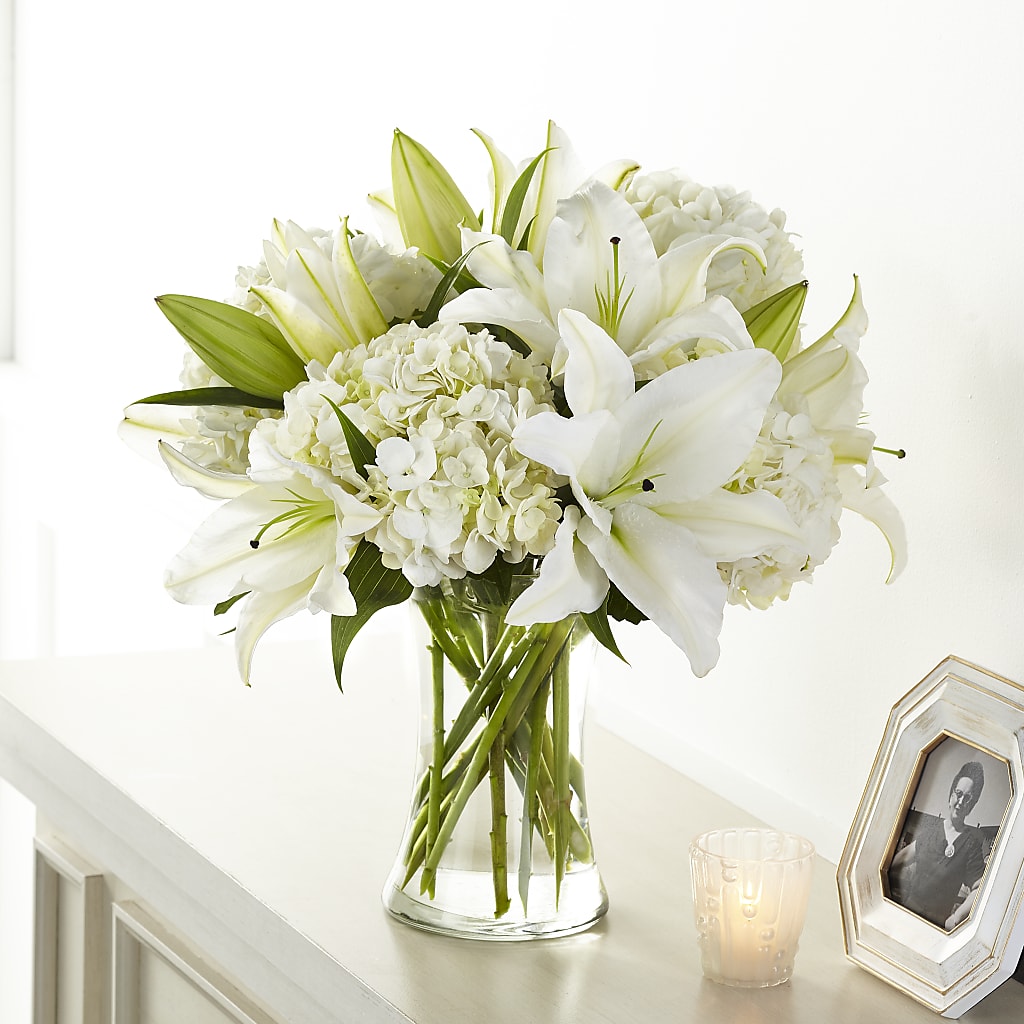 Compassionate Lily Bouquet – Fleuriste Ampleman Florist Enr, Chateauguay PQ