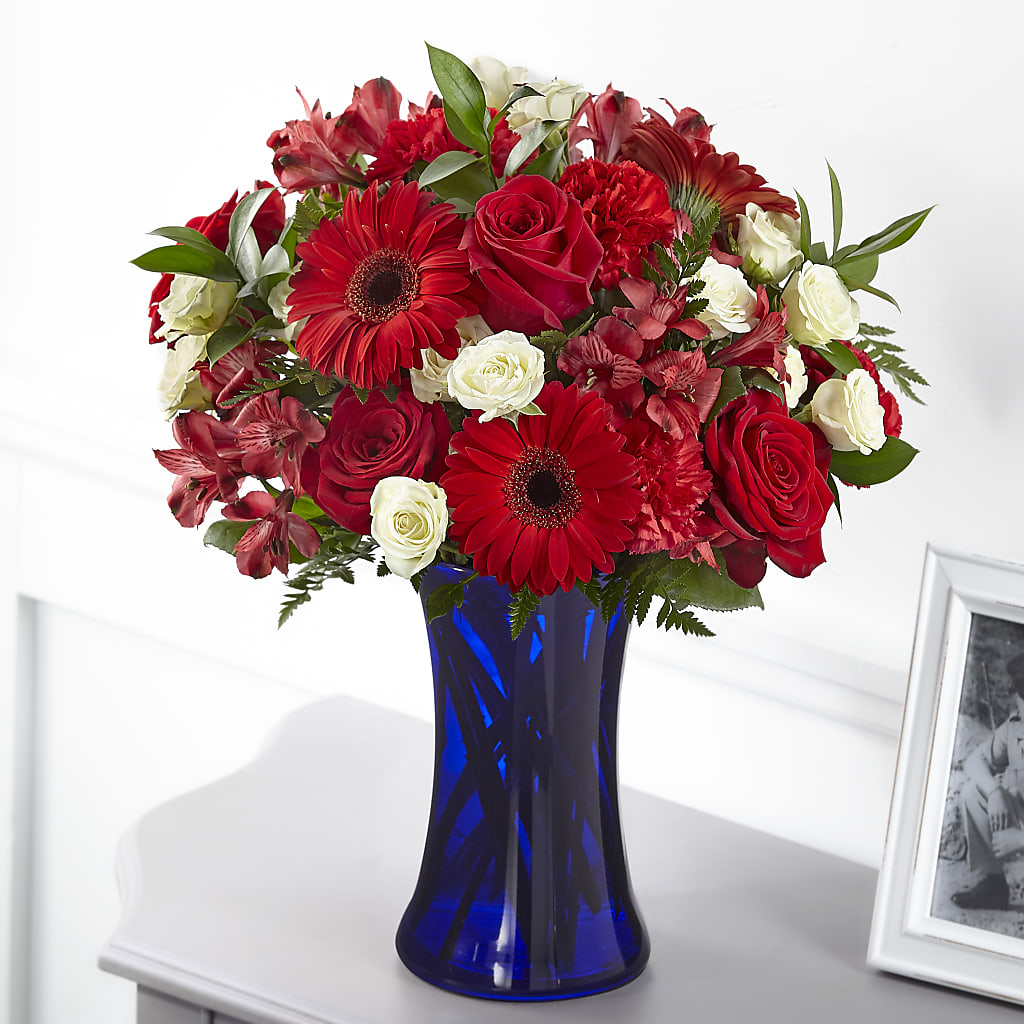 Hearts Embrace Bouquet – Fleuriste Ampleman Florist Enr, Chateauguay PQ