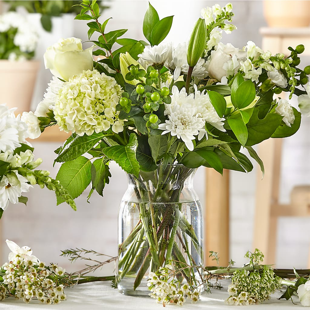 Classic Ivory – A Florist Original – Fleuriste Ampleman Florist Enr, Chateauguay PQ
