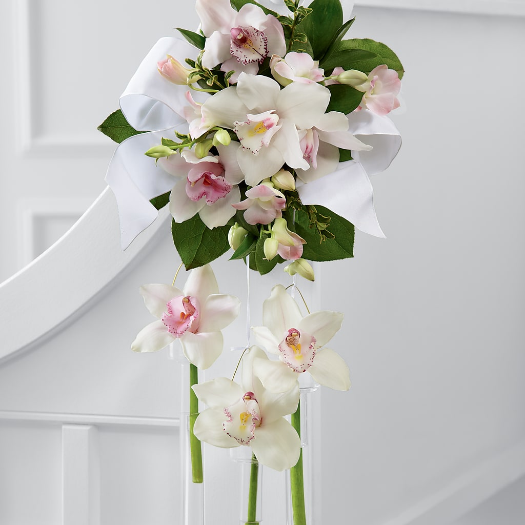 Perfect Entrance Pew Arrangement – Fleuriste Ampleman Florist Enr, Chateauguay PQ