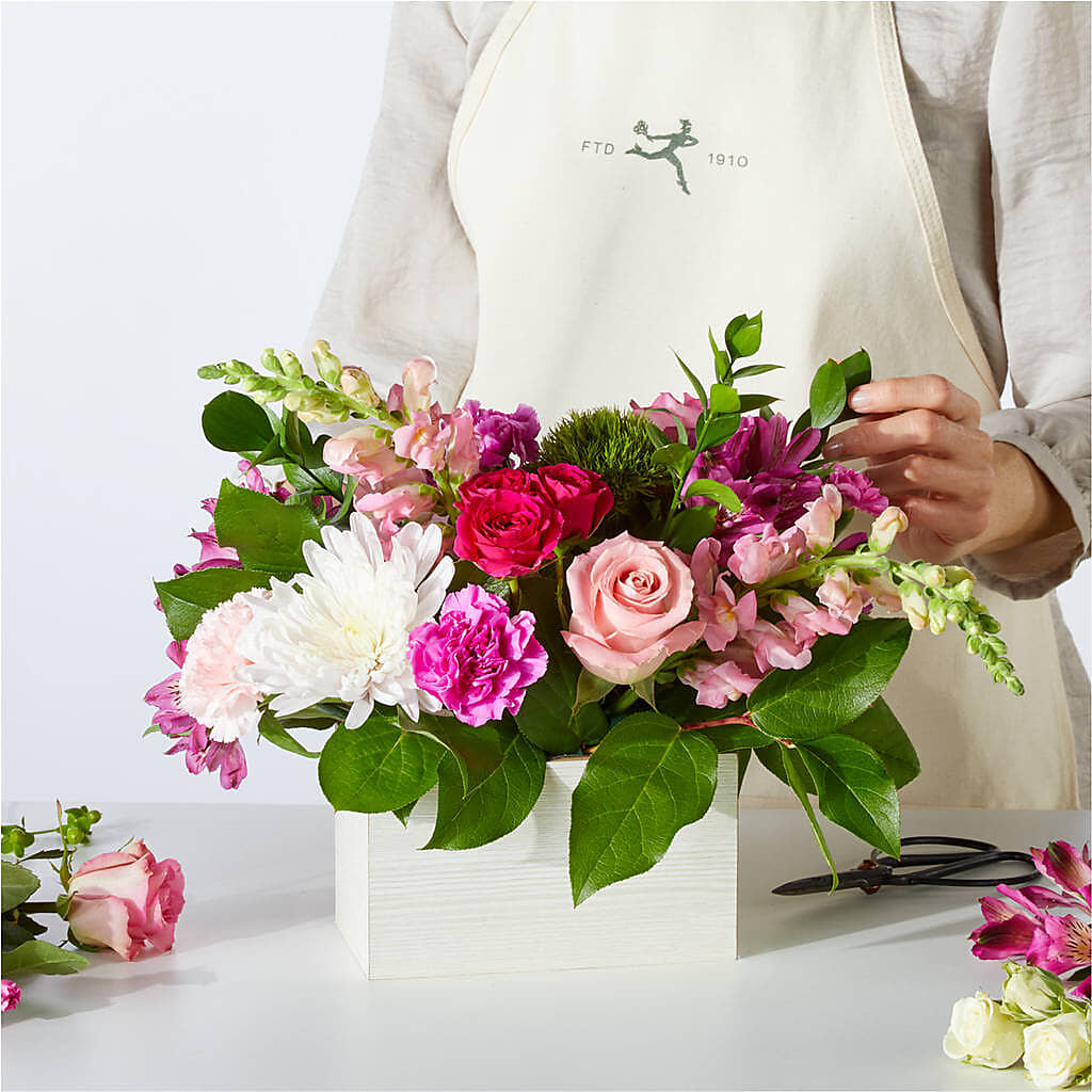 Sweetberry Box – A Florist Original –  Fleuriste Ampleman Florist Enr, Chateauguay PQ