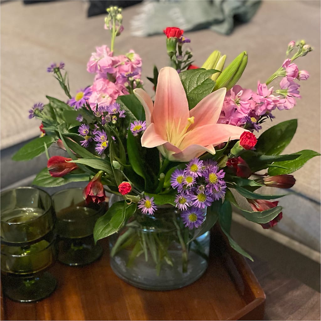 Romantique Bouquet –  Fleuriste Ampleman Florist Enr, Chateauguay PQ