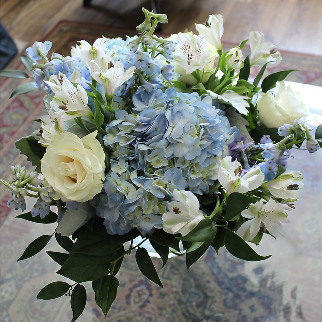 Clear Skies Bouquet –  Fleuriste Ampleman Florist Enr, Chateauguay PQ