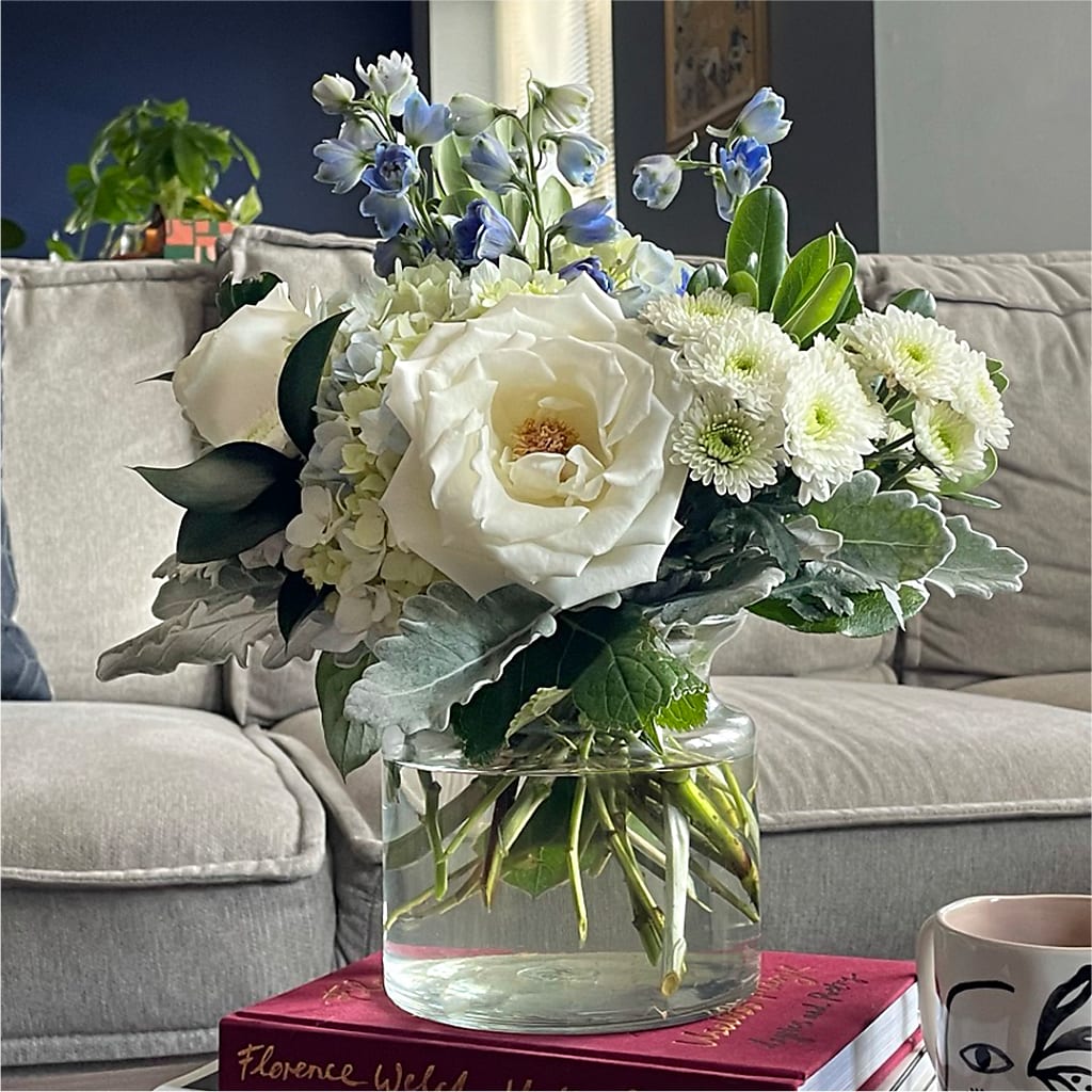 Clear Skies Bouquet –  Fleuriste Ampleman Florist Enr, Chateauguay PQ
