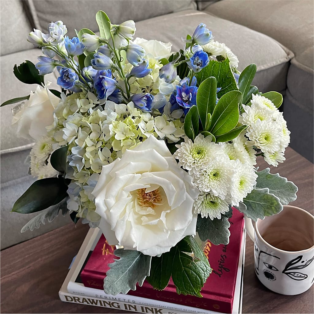 Clear Skies Bouquet –  Fleuriste Ampleman Florist Enr, Chateauguay PQ