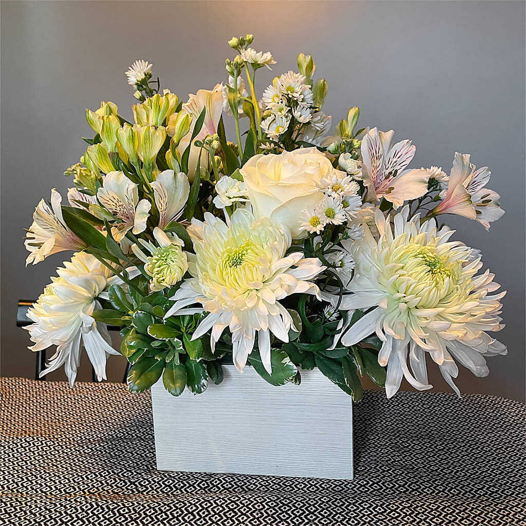 Eternal Affection Arrangement –  Fleuriste Ampleman Florist Enr, Chateauguay PQ