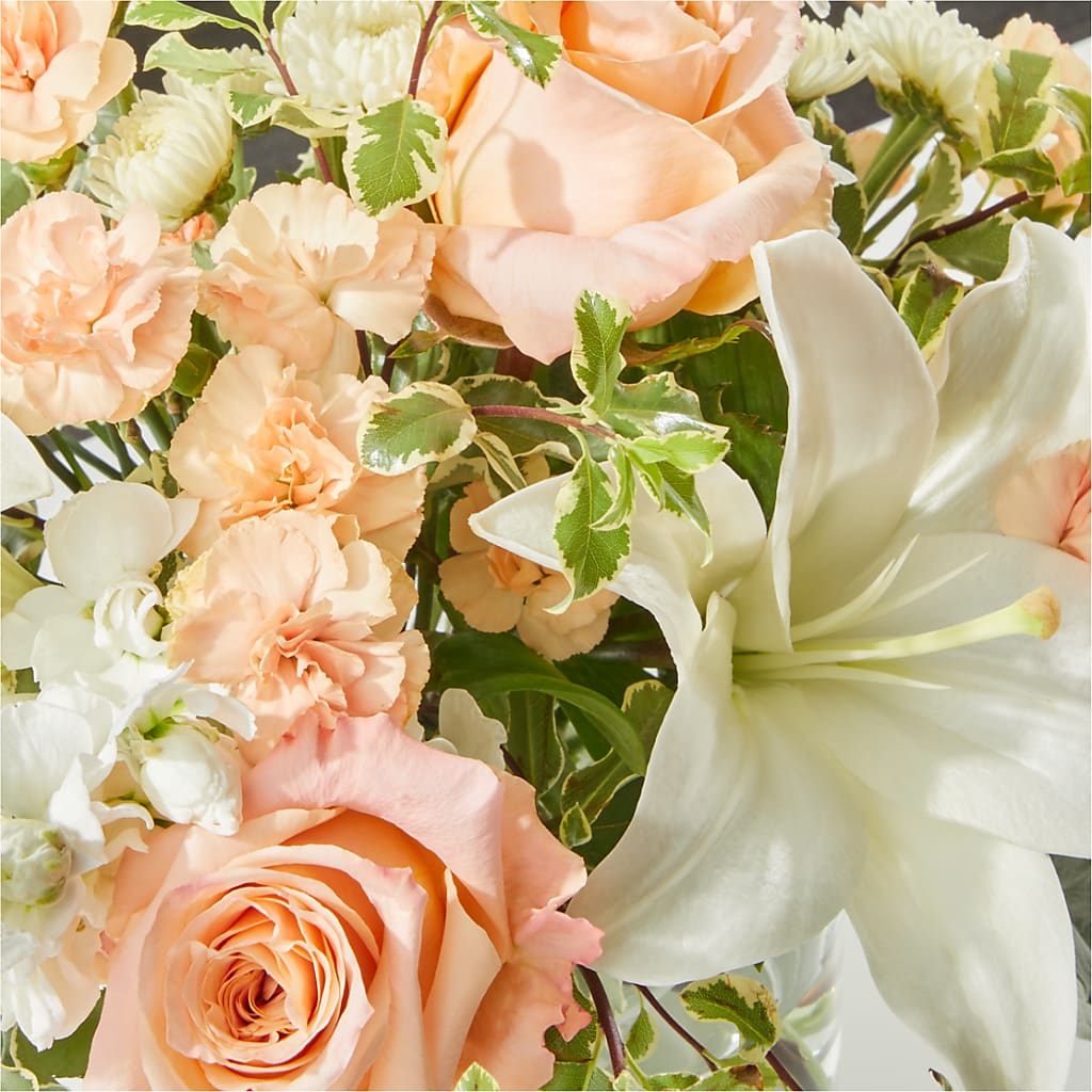 Darling Bouquet –  Fleuriste Ampleman Florist Enr, Chateauguay PQ