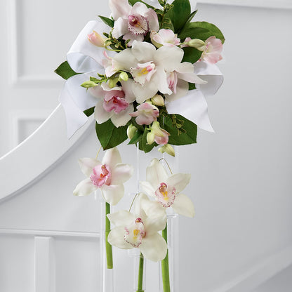 Perfect Entrance Pew Arrangement –  Fleuriste Ampleman Florist Enr, Chateauguay PQ